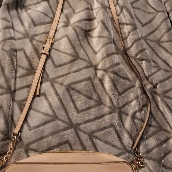 Michal Kors Crossbody purse - Picture 3 of 3